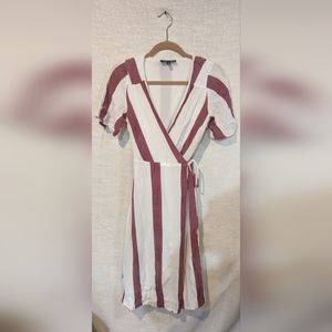 Lulu's red and white wrap dress size small (E)